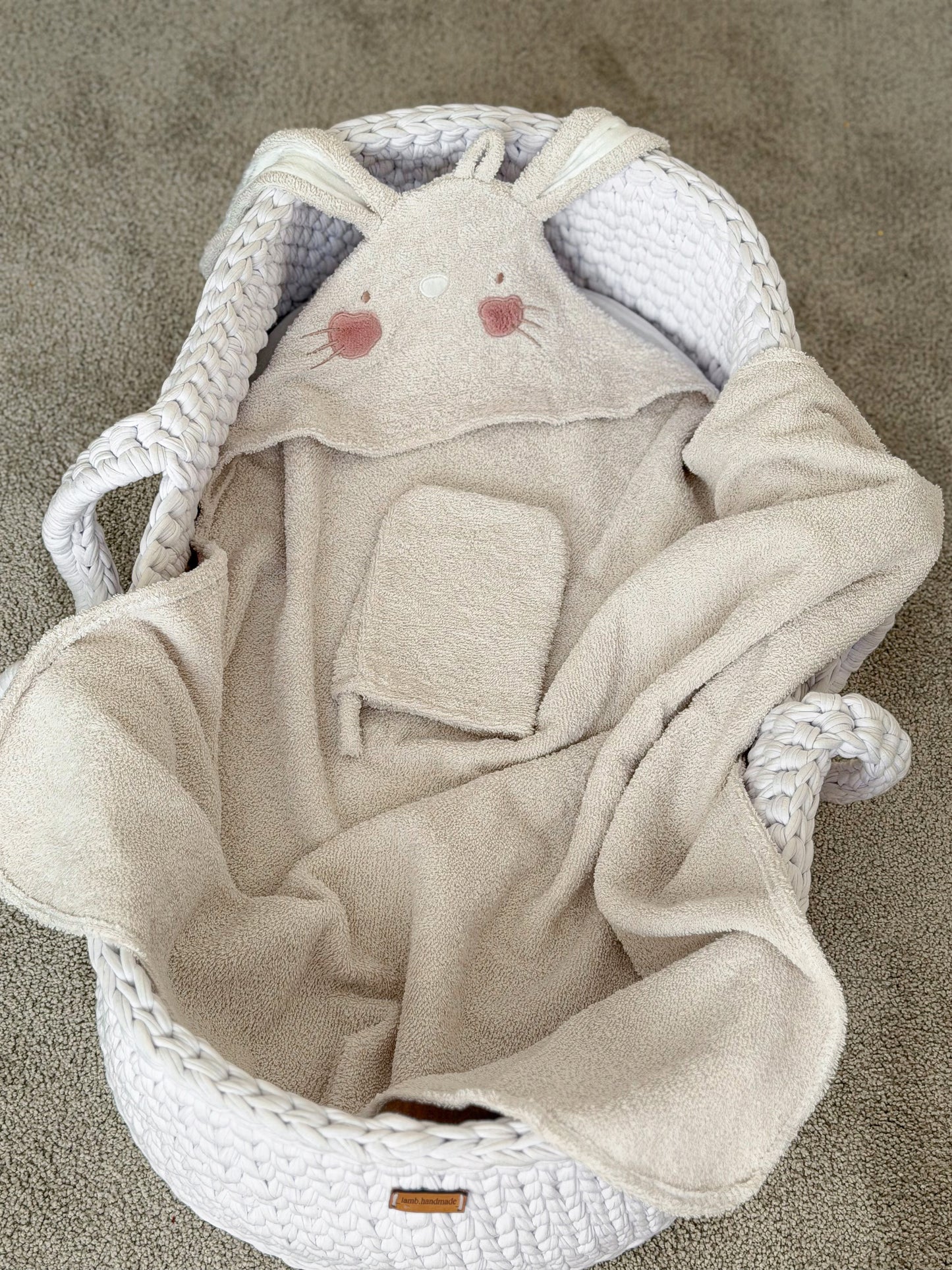 PEŠKIR ZEKA SA RUKAVICOM