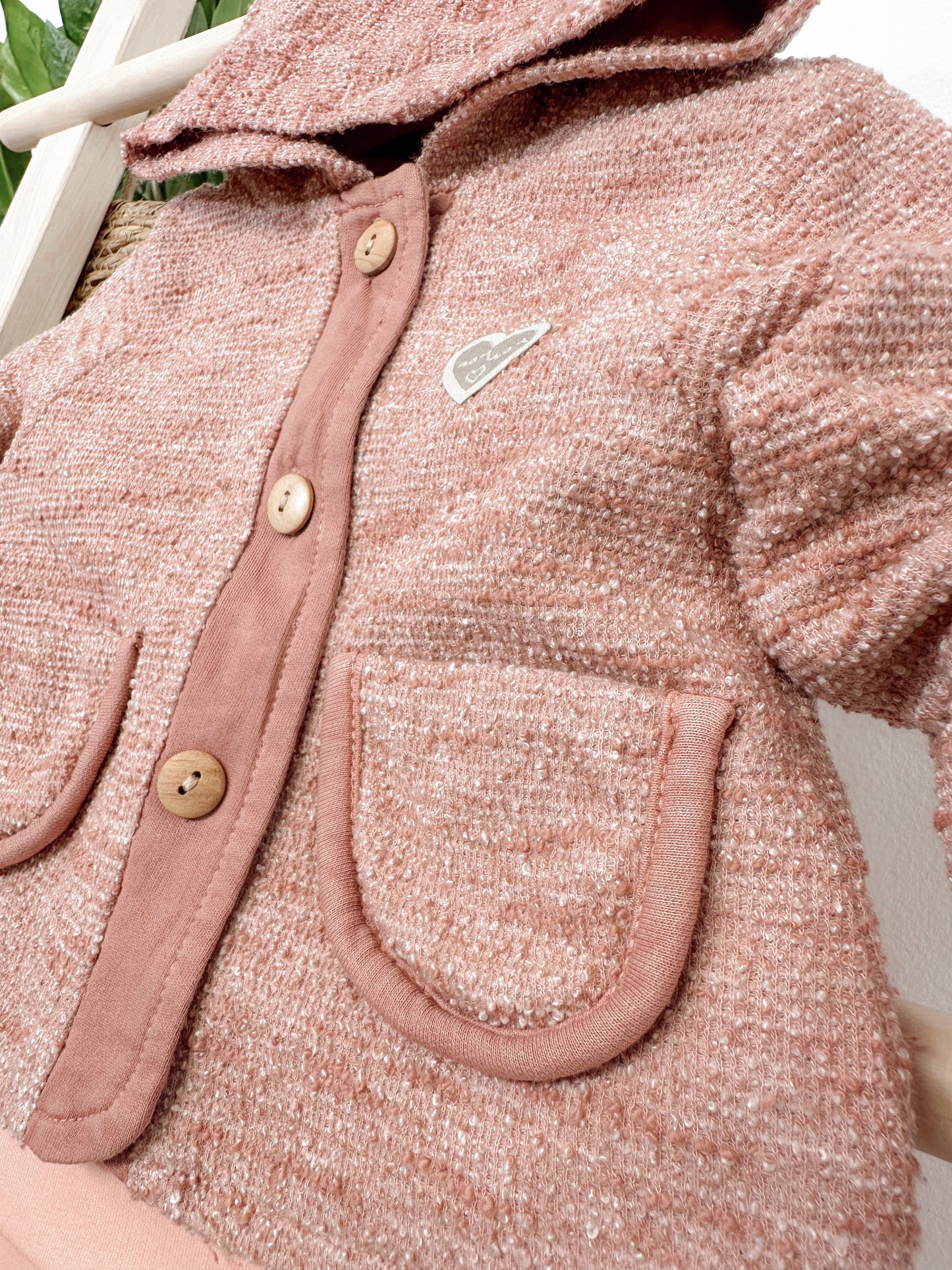 JAKNICA, MAJICA I PANTALONE