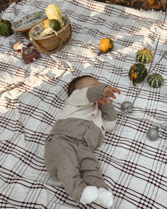 KOŠULJICA I PANTALONICE U SETU SA MAJICOM