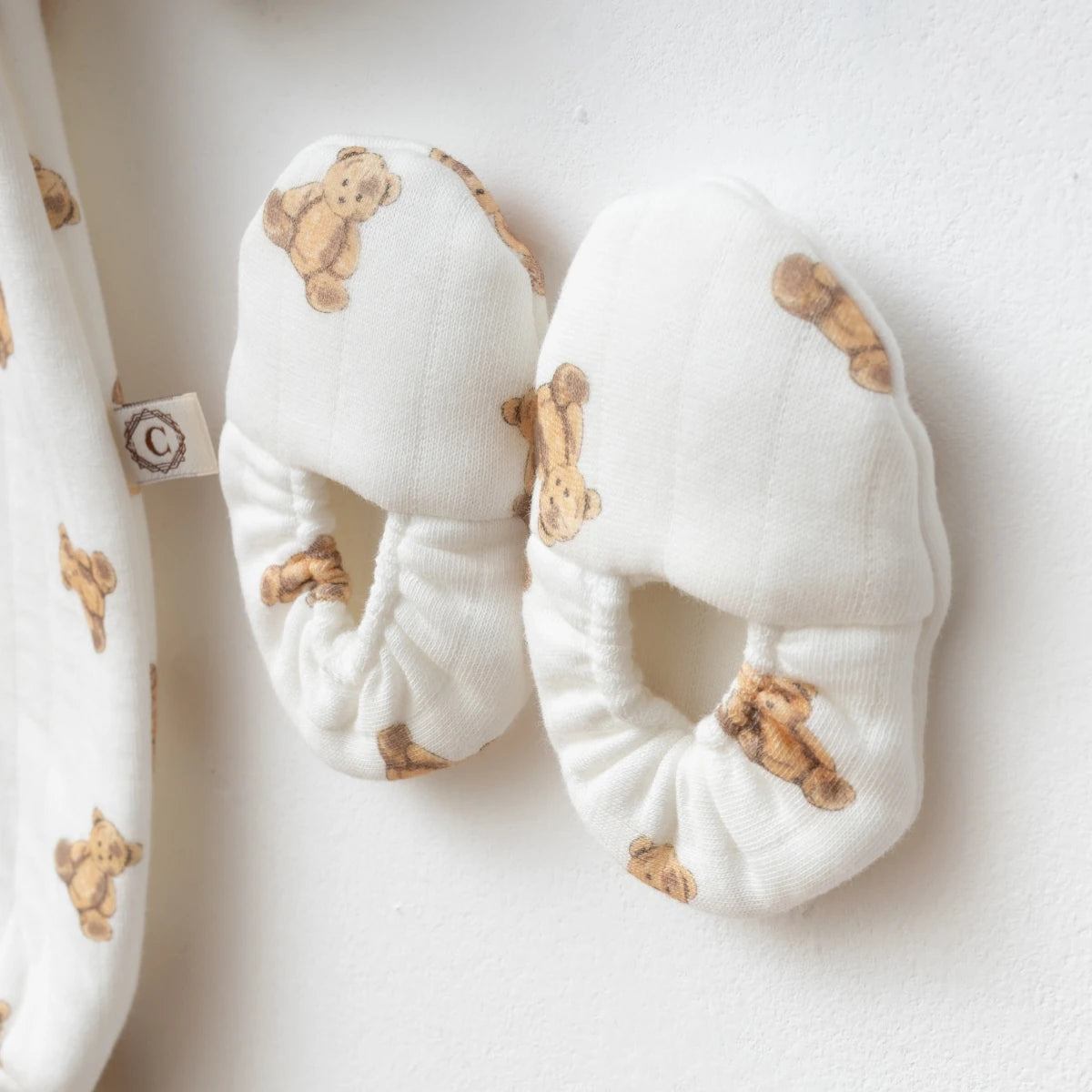 KOMBINEZON SA PATOFNICAMA SA DEZENOM MEDE