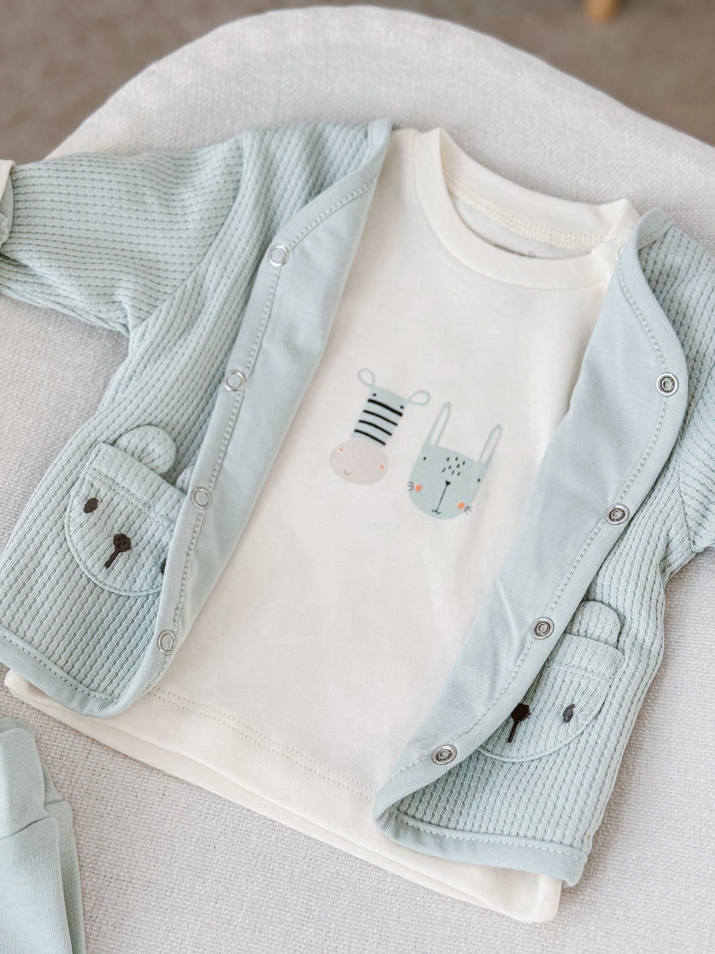 DUKS NA DUGMIĆE, MAJICA I TRENERKA