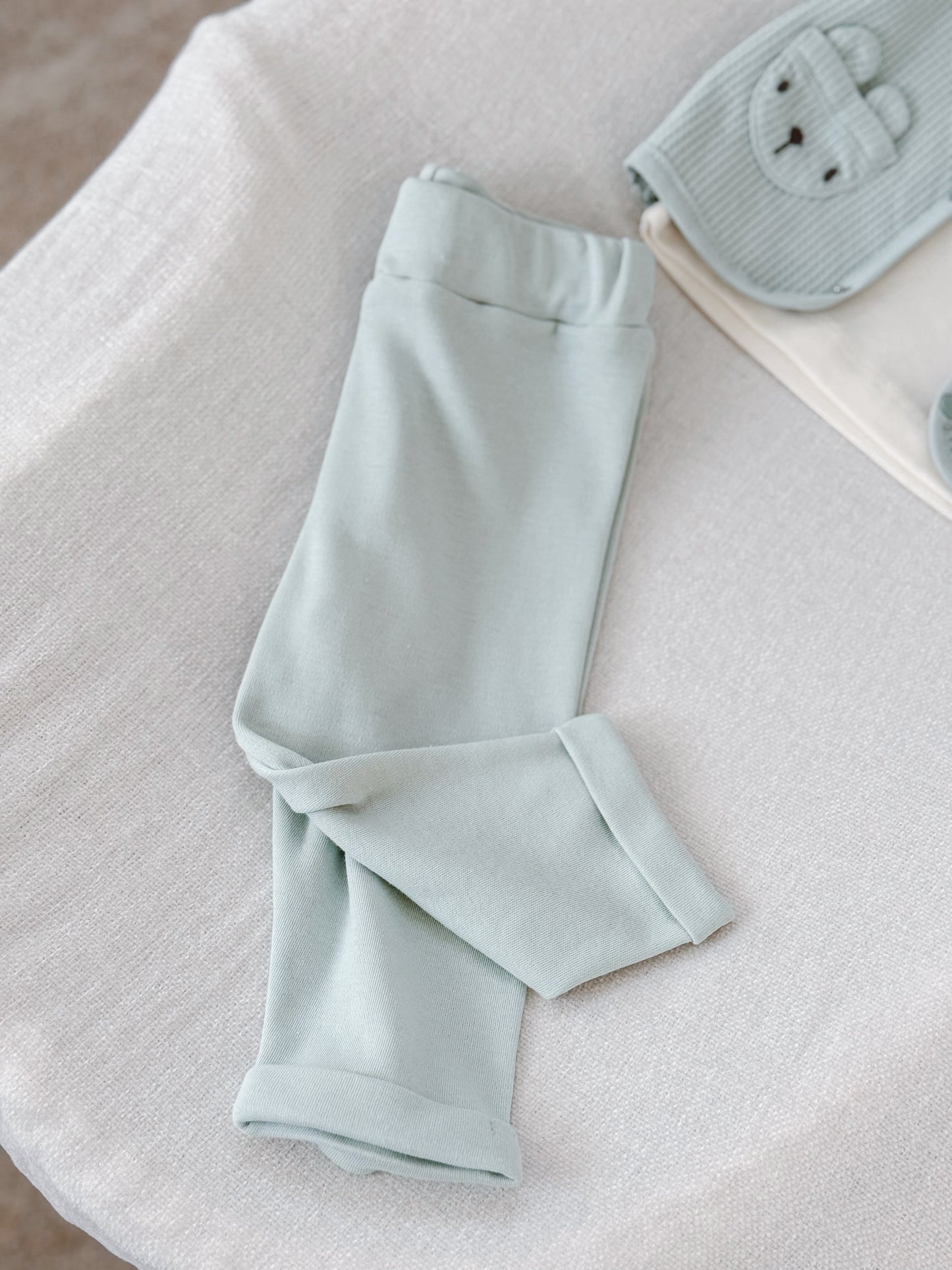 DUKS NA DUGMIĆE, MAJICA I TRENERKA