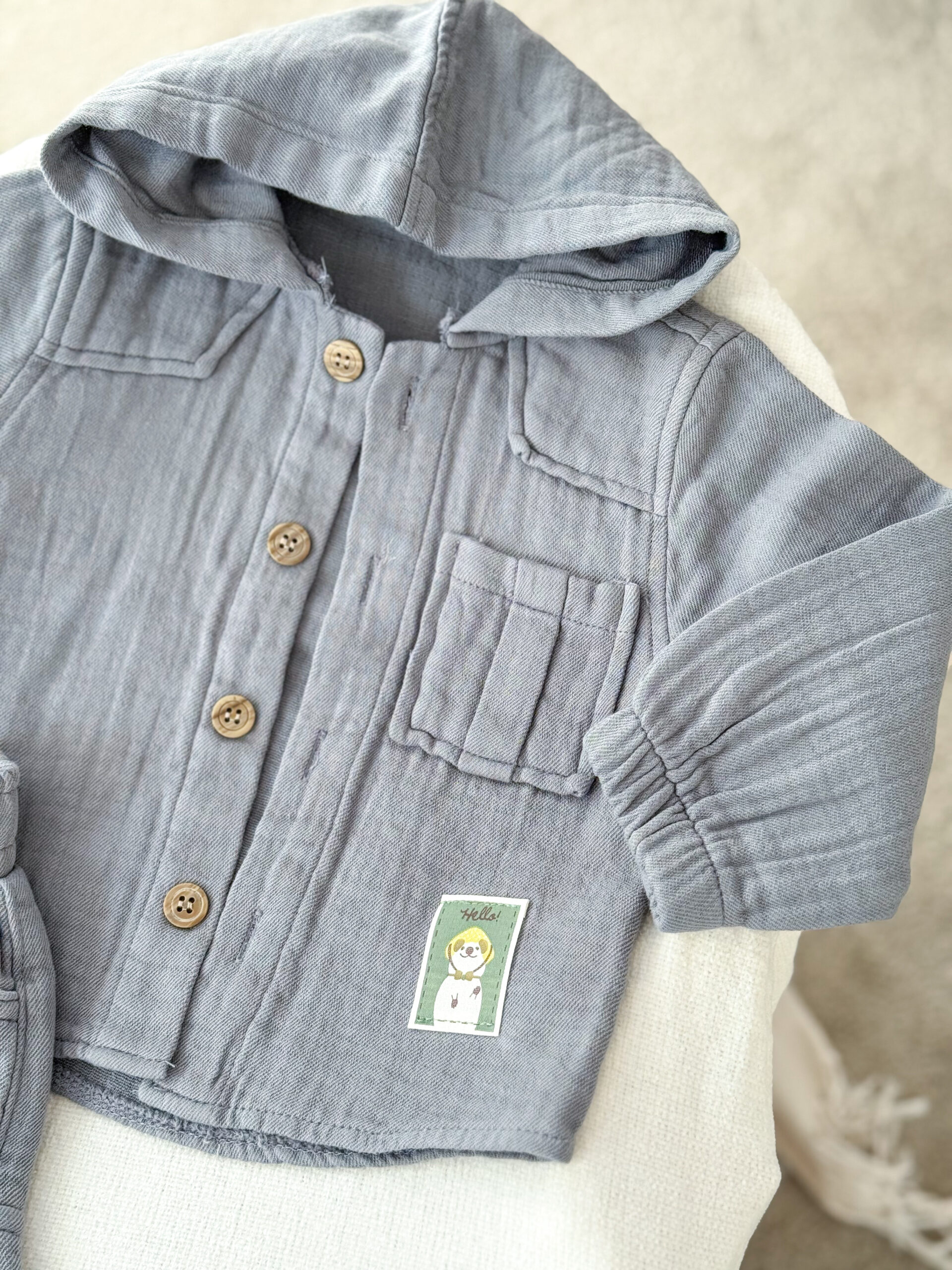 JAKNICA SA KAPULJAČOM, KOŠULJICA I DŽEPARKE - Slika 3