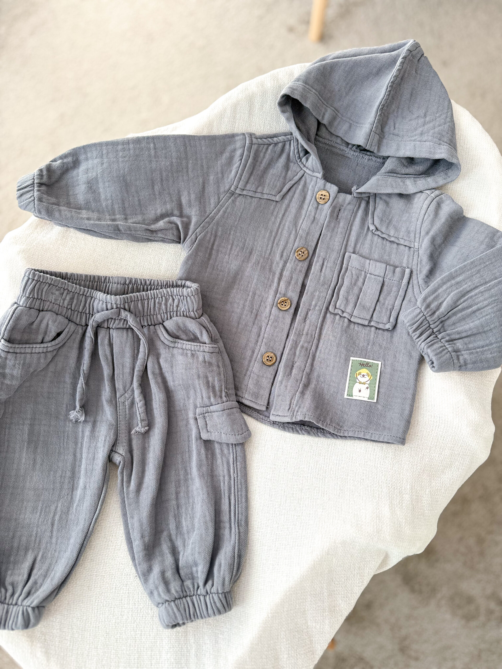 JAKNICA SA KAPULJAČOM, KOŠULJICA I DŽEPARKE - Slika 2