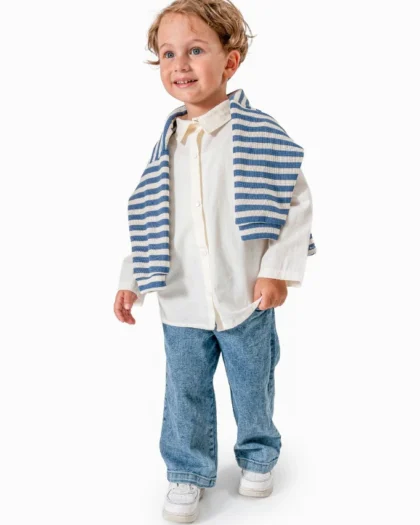 DŽEMPER U SETU SA KOŠULJICOM I FARMERKAMA