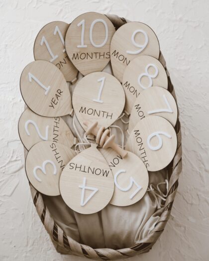 DRVENE KARTICE ZA BEBE - PRVI MESECI