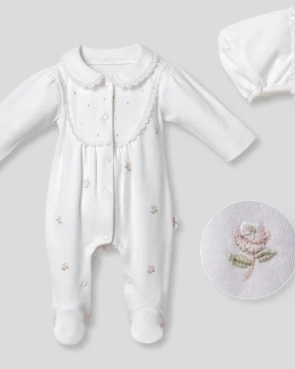 VEZENI KOMBINEZON NA RUŽE SA KAPICOM