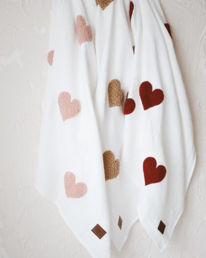 TEDDY MUSLIN HEART PREKRIVAČ